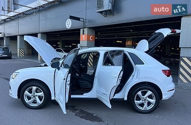 Внедорожник / Кроссовер Audi Q3 2020 в Киеве