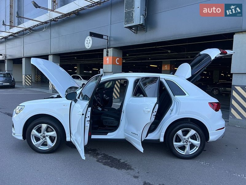 Внедорожник / Кроссовер Audi Q3 2020 в Киеве