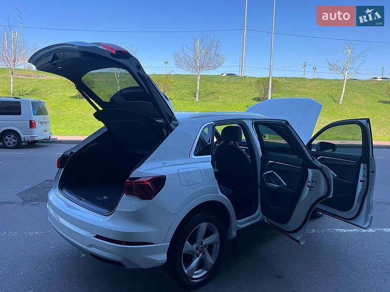 Внедорожник / Кроссовер Audi Q3 2020 в Киеве