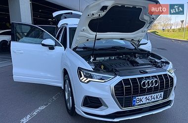 Внедорожник / Кроссовер Audi Q3 2020 в Киеве