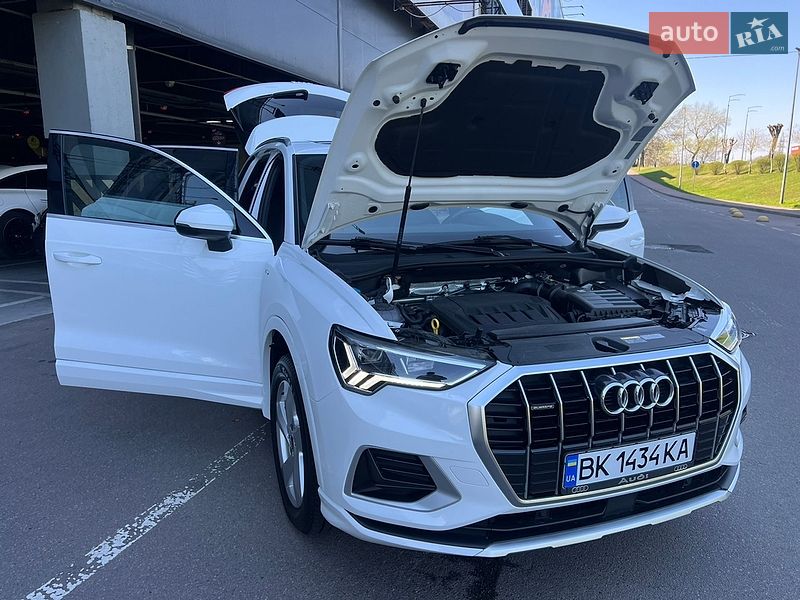 Внедорожник / Кроссовер Audi Q3 2020 в Киеве