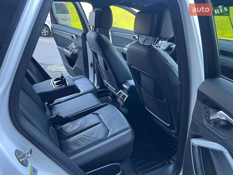 Внедорожник / Кроссовер Audi Q3 2020 в Киеве