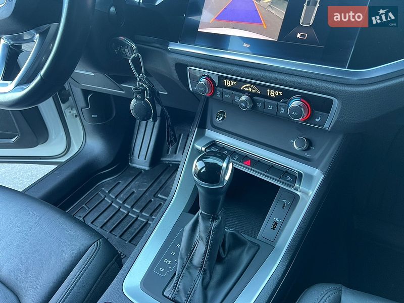 Внедорожник / Кроссовер Audi Q3 2020 в Киеве
