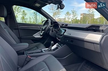 Внедорожник / Кроссовер Audi Q3 2020 в Киеве