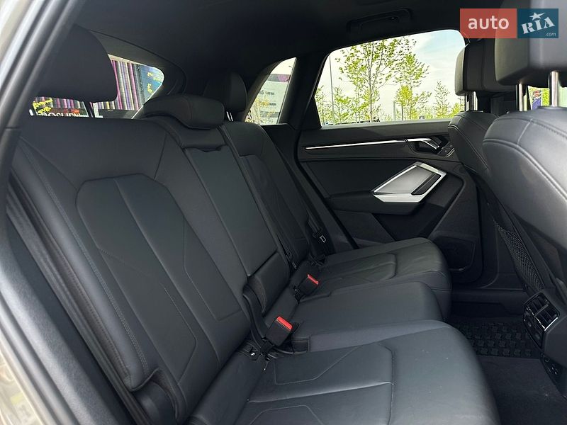Внедорожник / Кроссовер Audi Q3 2020 в Киеве