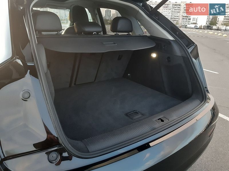 Позашляховик / Кросовер Audi Q3 2018 в Києві