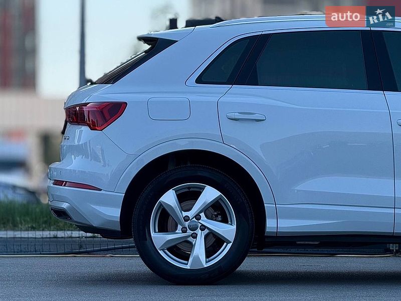 Позашляховик / Кросовер Audi Q3 2020 в Києві