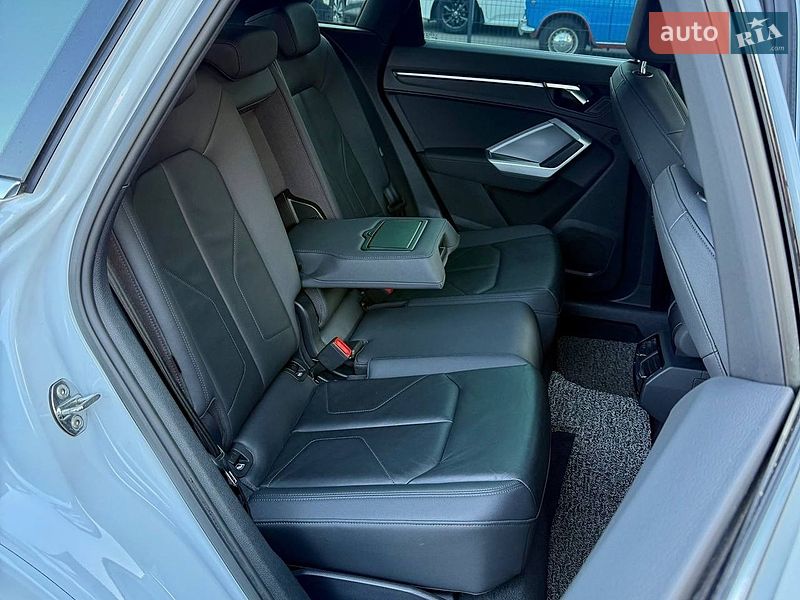 Позашляховик / Кросовер Audi Q3 2020 в Києві