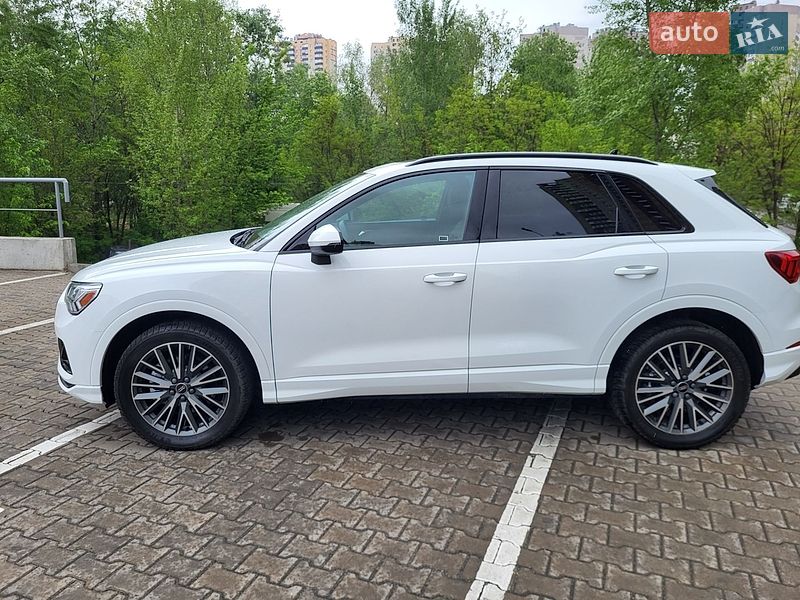 Внедорожник / Кроссовер Audi Q3 2022 в Киеве