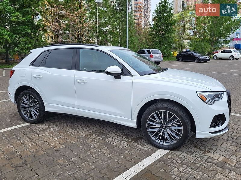 Внедорожник / Кроссовер Audi Q3 2022 в Киеве