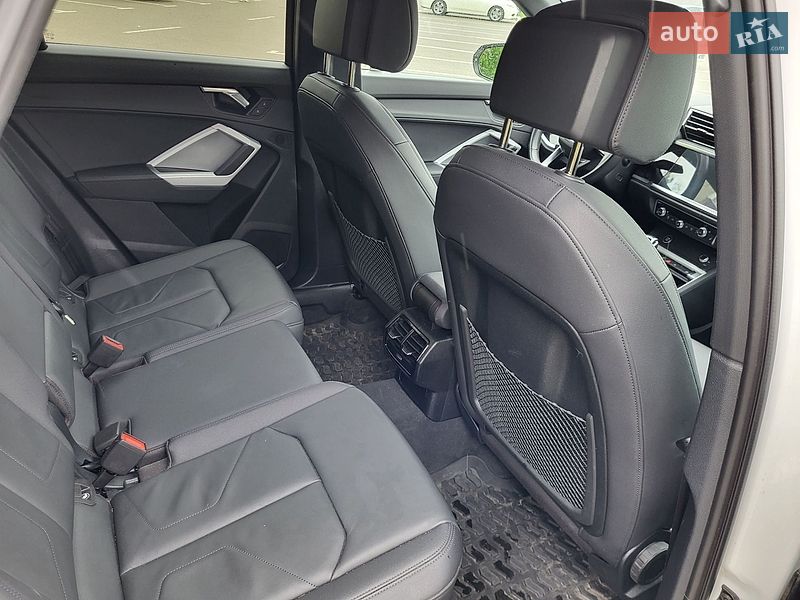 Внедорожник / Кроссовер Audi Q3 2022 в Киеве