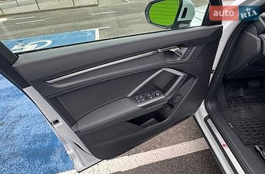 Внедорожник / Кроссовер Audi Q3 2023 в Киеве