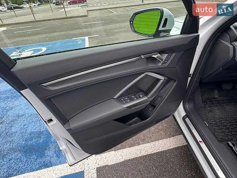 Внедорожник / Кроссовер Audi Q3 2023 в Киеве
