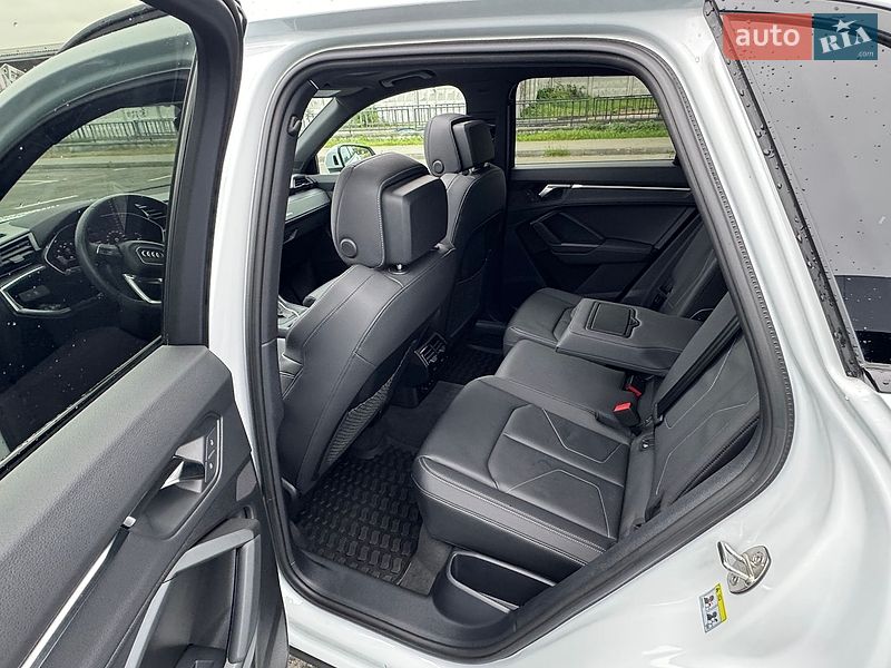Внедорожник / Кроссовер Audi Q3 2023 в Киеве