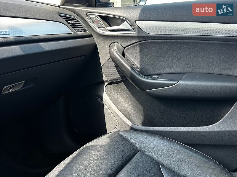 Позашляховик / Кросовер Audi Q3 2015 в Києві