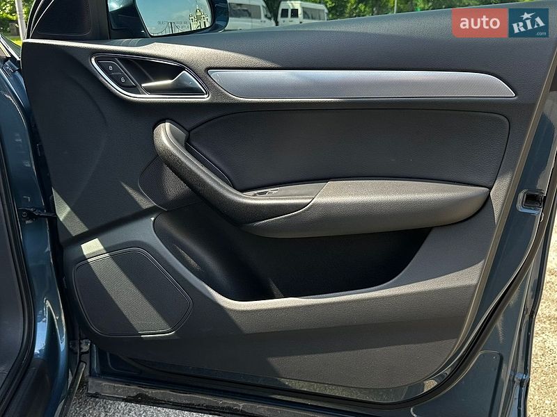 Позашляховик / Кросовер Audi Q3 2015 в Києві