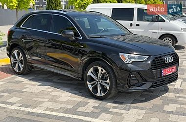 Внедорожник / Кроссовер Audi Q3 2020 в Киеве