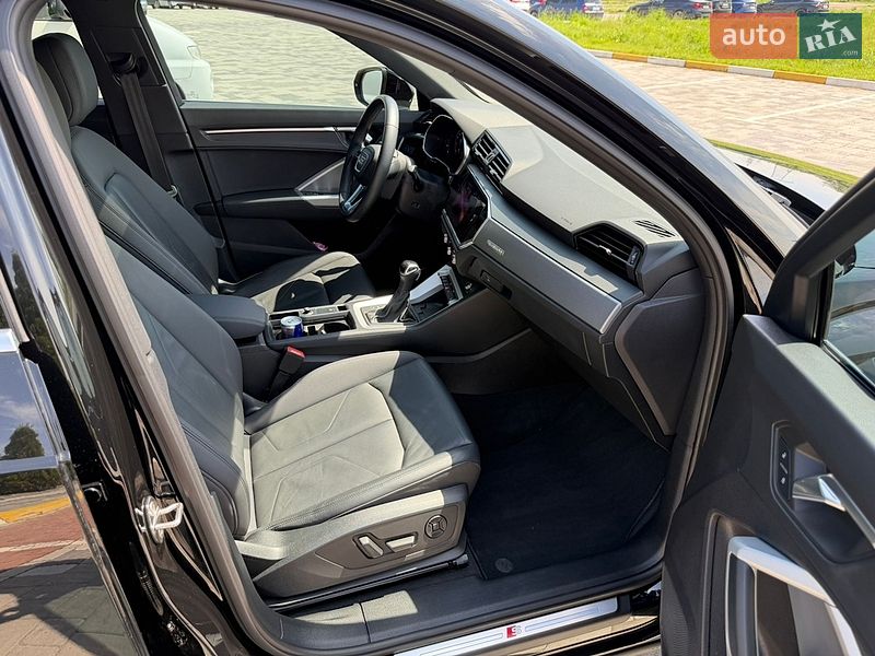 Внедорожник / Кроссовер Audi Q3 2020 в Киеве