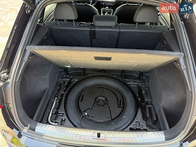 Внедорожник / Кроссовер Audi Q3 2020 в Киеве