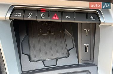 Внедорожник / Кроссовер Audi Q3 2020 в Киеве