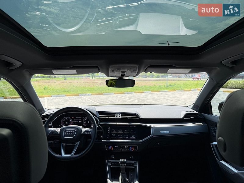 Внедорожник / Кроссовер Audi Q3 2020 в Киеве