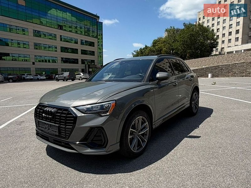 Audi Q3, photos from the listing