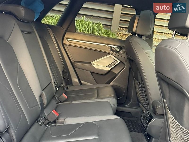 Позашляховик / Кросовер Audi Q3 2020 в Києві
