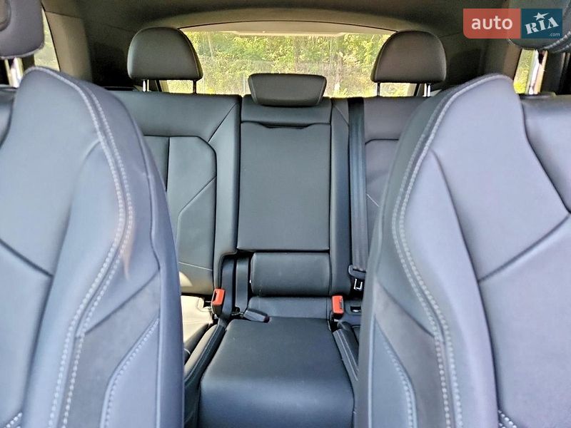 Внедорожник / Кроссовер Audi Q3 2021 в Ивано-Франковске