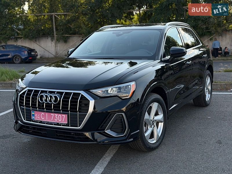Внедорожник / Кроссовер Audi Q3 2021 в Киеве