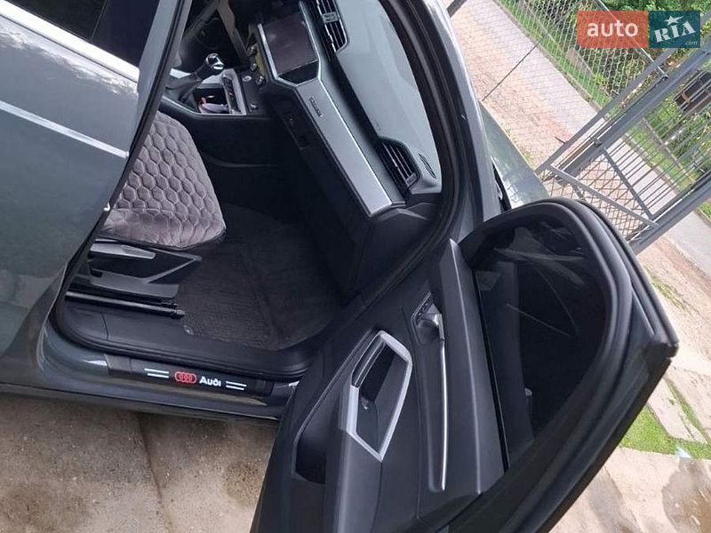 Внедорожник / Кроссовер Audi Q3 2020 в Трускавце