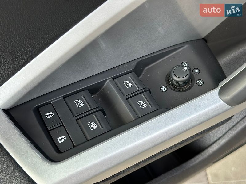Позашляховик / Кросовер Audi Q3 2024 в Києві фото 12 Позашляховик / Кросовер Audi Q3 2024 в Києві