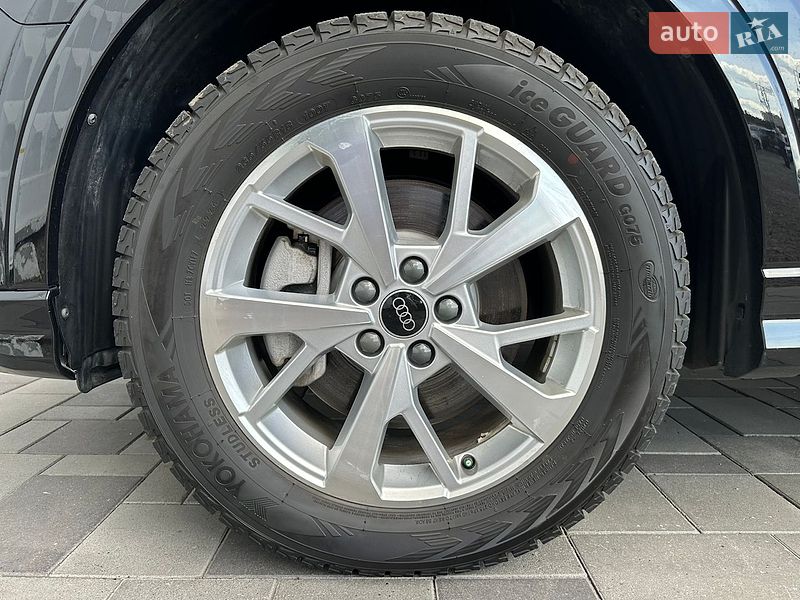 Позашляховик / Кросовер Audi Q3 2024 в Києві фото 15 Позашляховик / Кросовер Audi Q3 2024 в Києві
