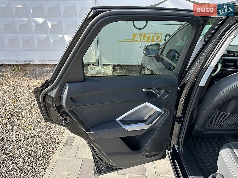 Позашляховик / Кросовер Audi Q3 2024 в Києві фото 31 Позашляховик / Кросовер Audi Q3 2024 в Києві