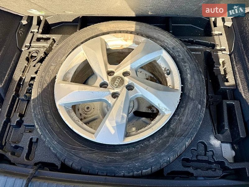 Позашляховик / Кросовер Audi Q3 2021 в Києві