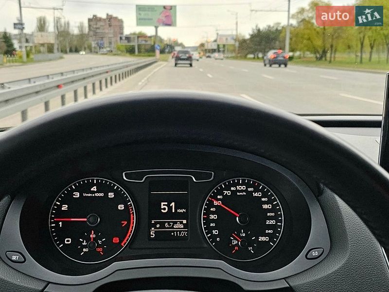 Позашляховик / Кросовер Audi Q3 2012 в Дніпрі