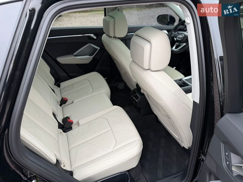 Внедорожник / Кроссовер Audi Q3 2021 в Киеве
