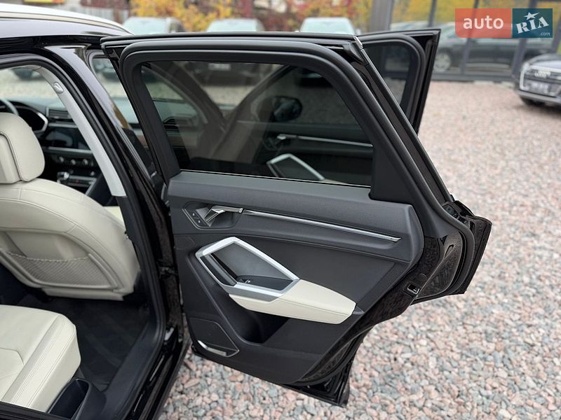 Внедорожник / Кроссовер Audi Q3 2021 в Киеве