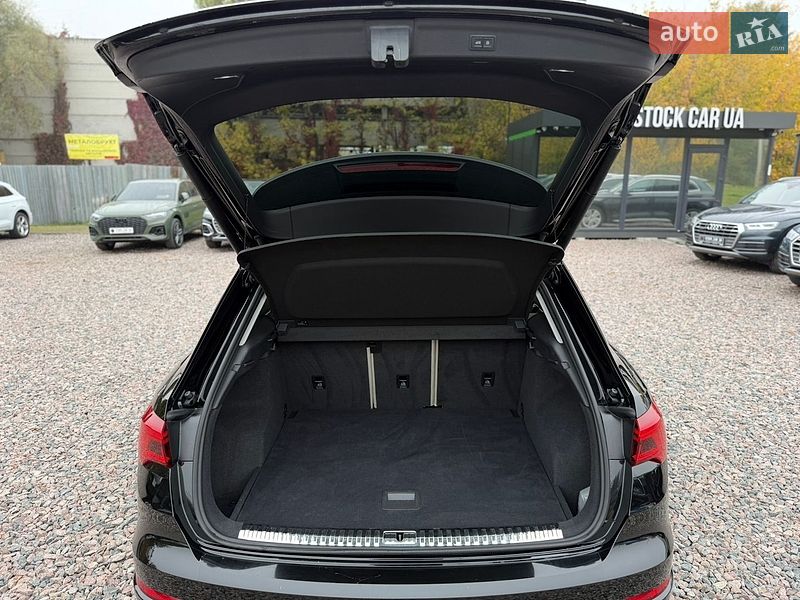 Внедорожник / Кроссовер Audi Q3 2021 в Киеве