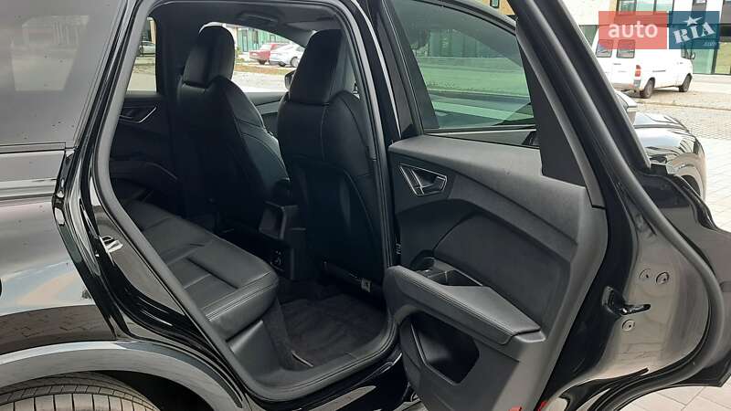 Позашляховик / Кросовер Audi Q4 e-tron 2021 в Хмельницькому