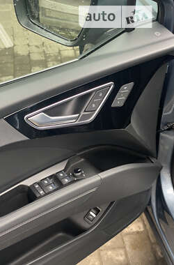 Позашляховик / Кросовер Audi Q4 e-tron 2021 в Косові