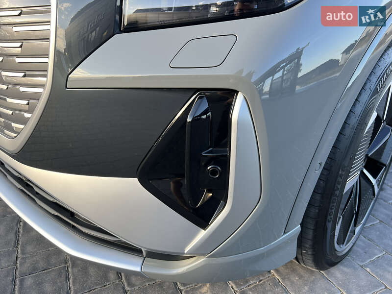 Позашляховик / Кросовер Audi Q4 e-tron 2023 в Івано-Франківську
