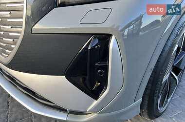Позашляховик / Кросовер Audi Q4 e-tron 2023 в 