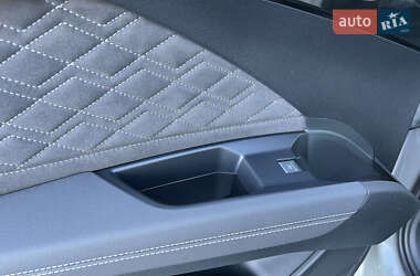 Позашляховик / Кросовер Audi Q4 e-tron 2023 в 