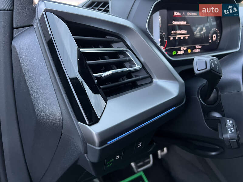 Позашляховик / Кросовер Audi Q4 e-tron 2023 в Івано-Франківську