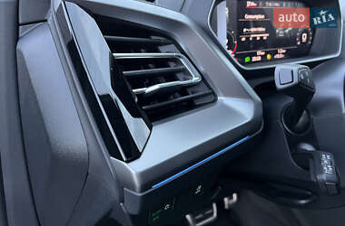 Позашляховик / Кросовер Audi Q4 e-tron 2023 в 