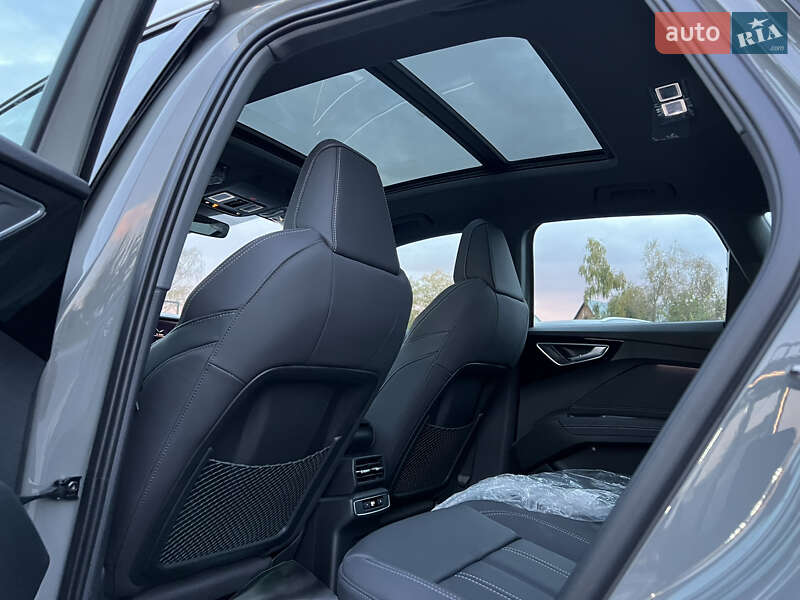 Позашляховик / Кросовер Audi Q4 e-tron 2023 в Івано-Франківську
