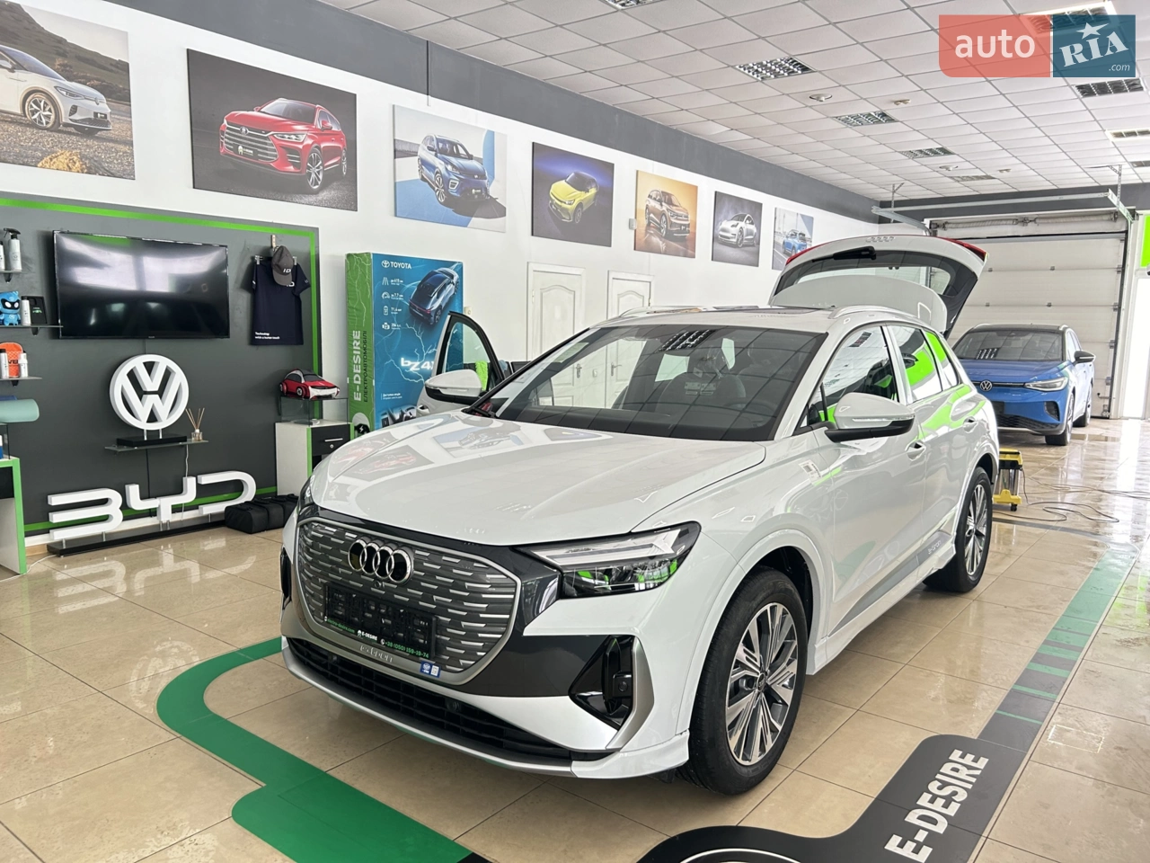 Audi q4 e-tron 40 84, 8kWh 2023р.в. без пробігу. Абсолютно нова. В подарунок зарядний пристрій та перехідник для зарядної станції

Гарантія 2 роки на батарею та електродвигун.
