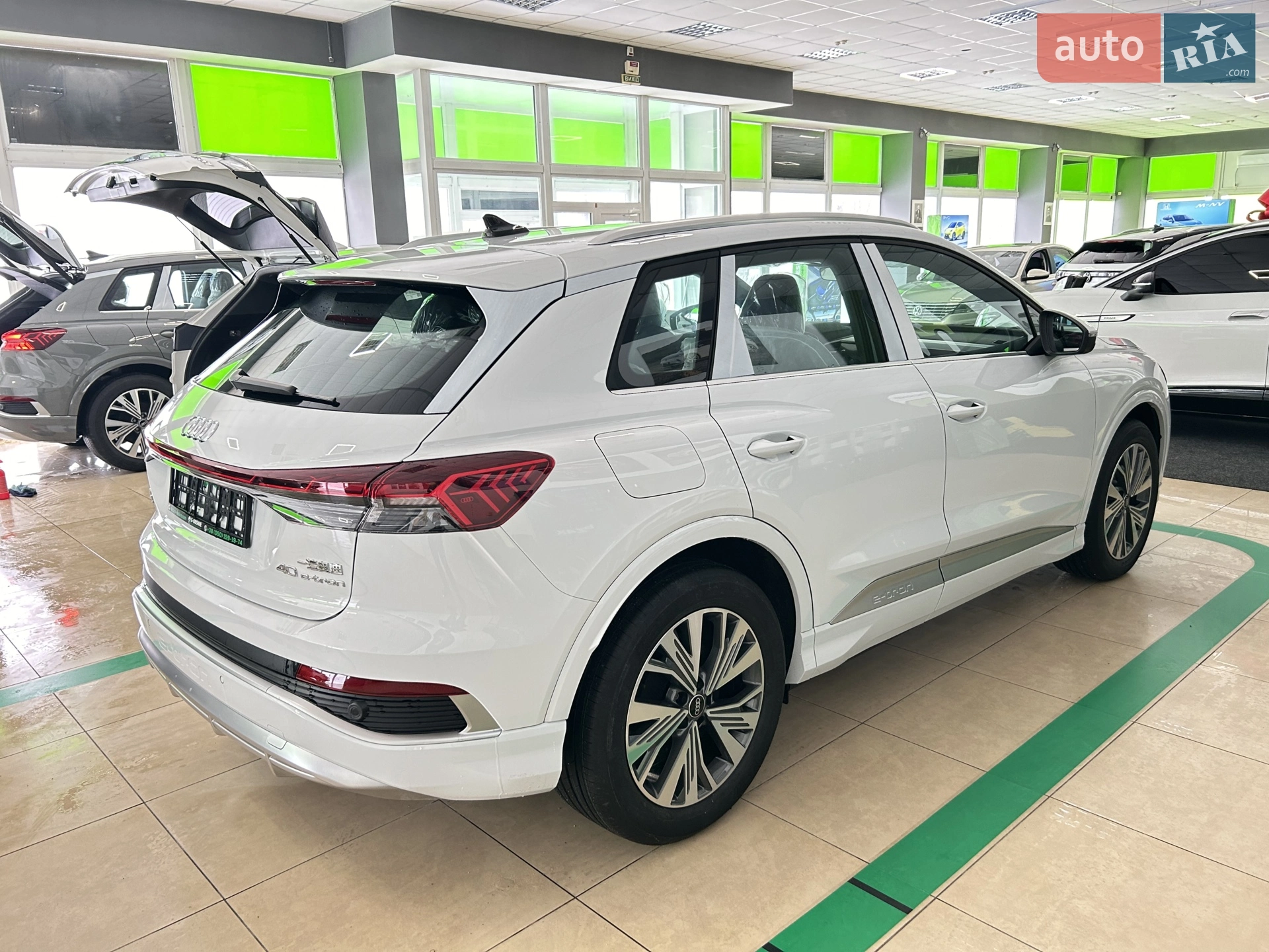 Audi Q4 e-tron 2023 VIN LFVVB9G31P5224873 фото оголошення 2 з 8