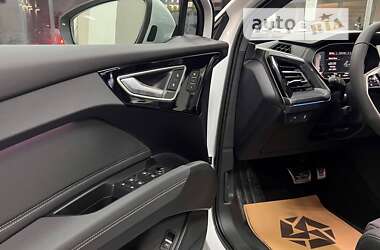 Внедорожник / Кроссовер Audi Q4 e-tron 2023 в Львове