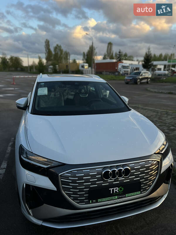 Позашляховик / Кросовер Audi Q4 e-tron 2020 в Житомирі